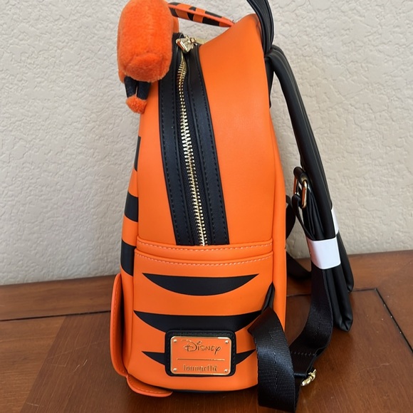 Loungefly Women's Winnie The Pooh TGR Csply Min Bkpk, Multi, NWOT - Picture 2 of 8